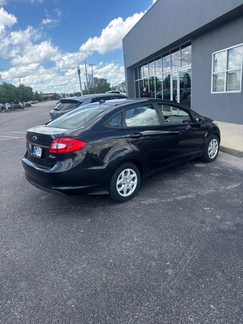 Used 2012 Ford Fiesta SE FWD image 3