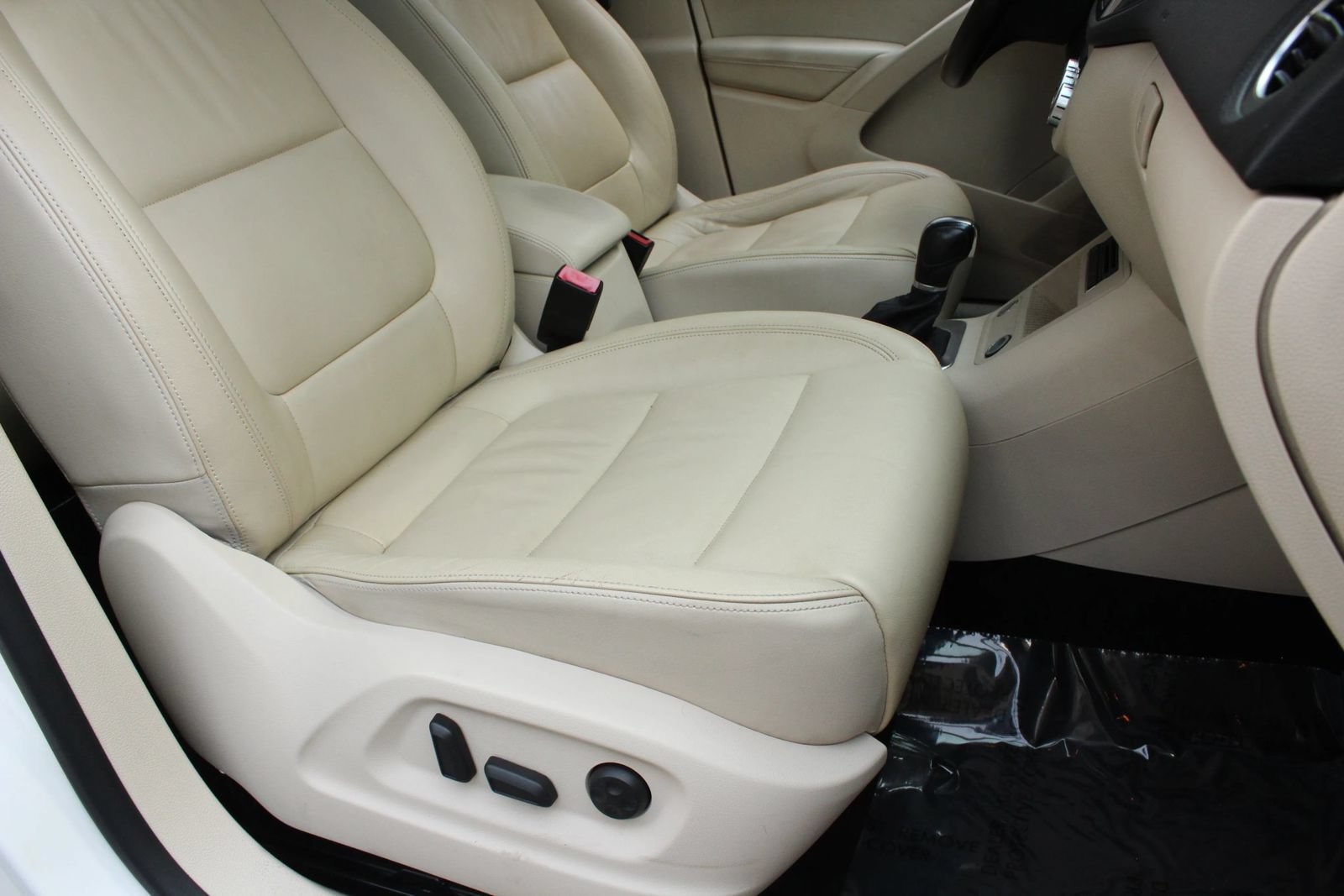 Used 2013 Volkswagen Tiguan SEL FWD image 39