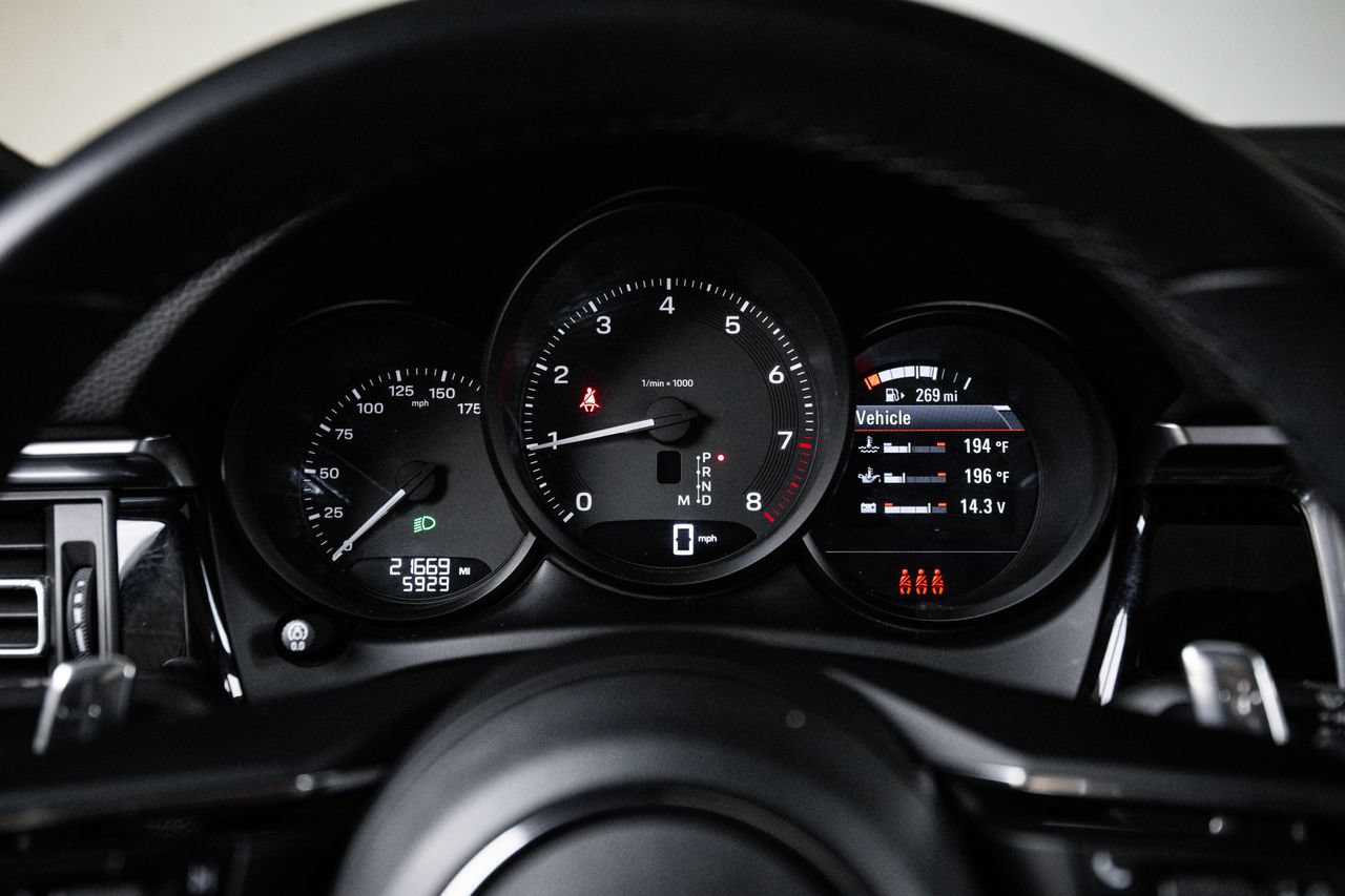 Certified 2023 Porsche Macan AWD/4WD image 15
