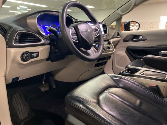 Used 2022 Chrysler Pacifica Touring-L image 22
