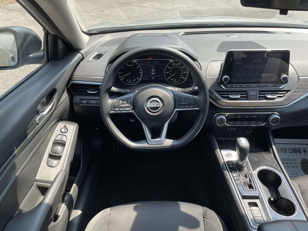 Used 2024 Nissan Altima 2.5 SV AWD/4WD image 14