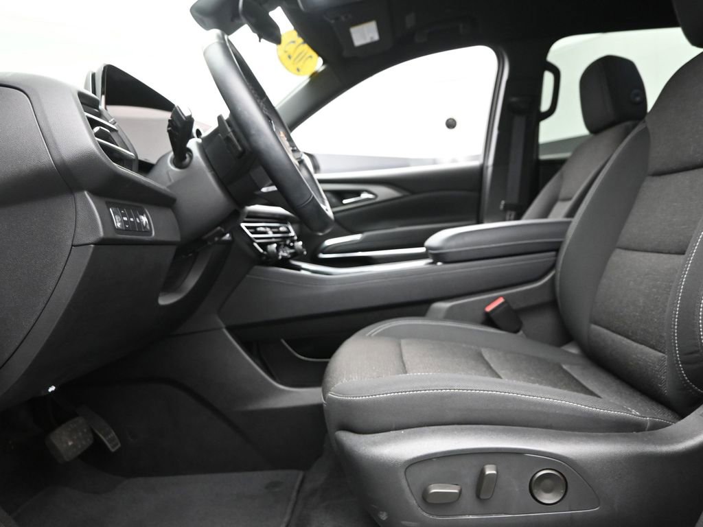 Certified 2025 Chevrolet Traverse LT image 17