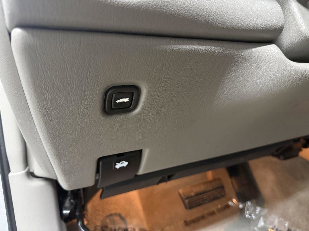 Used 2003 Chevrolet Impala Sedan w/ Preferred Equipment Group image 15