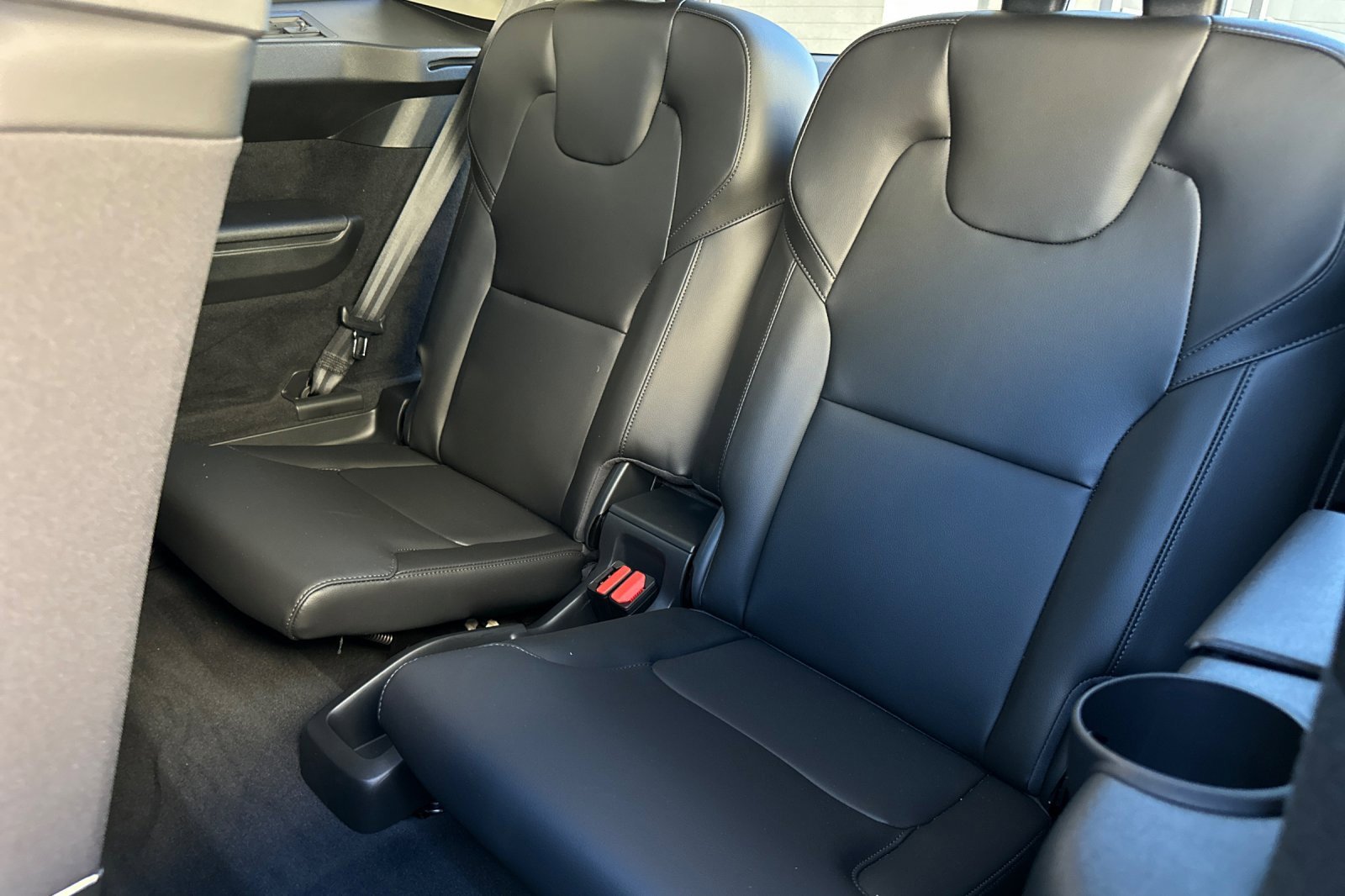 Certified 2025 Volvo XC90 B5 Core w/ Protection Package Premier image 16