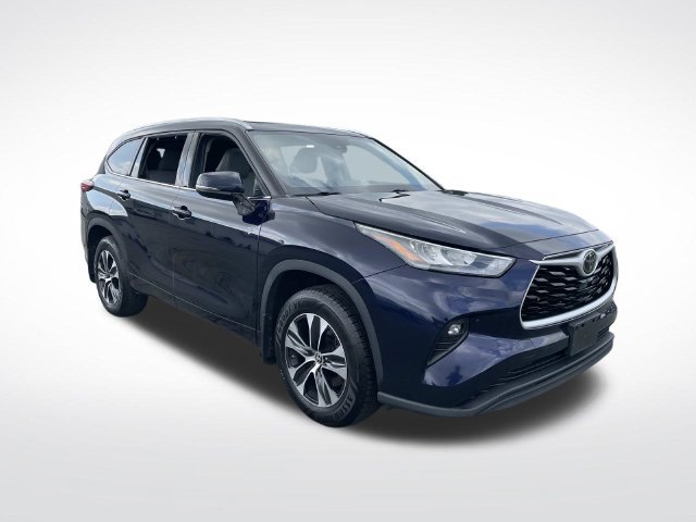 Used 2020 Toyota Highlander XLE AWD/4WD image 11
