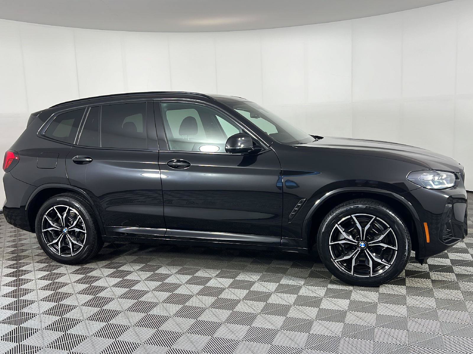Used 2023 BMW X3 xDrive30i w/ M Sport Package AWD/4WD image 3