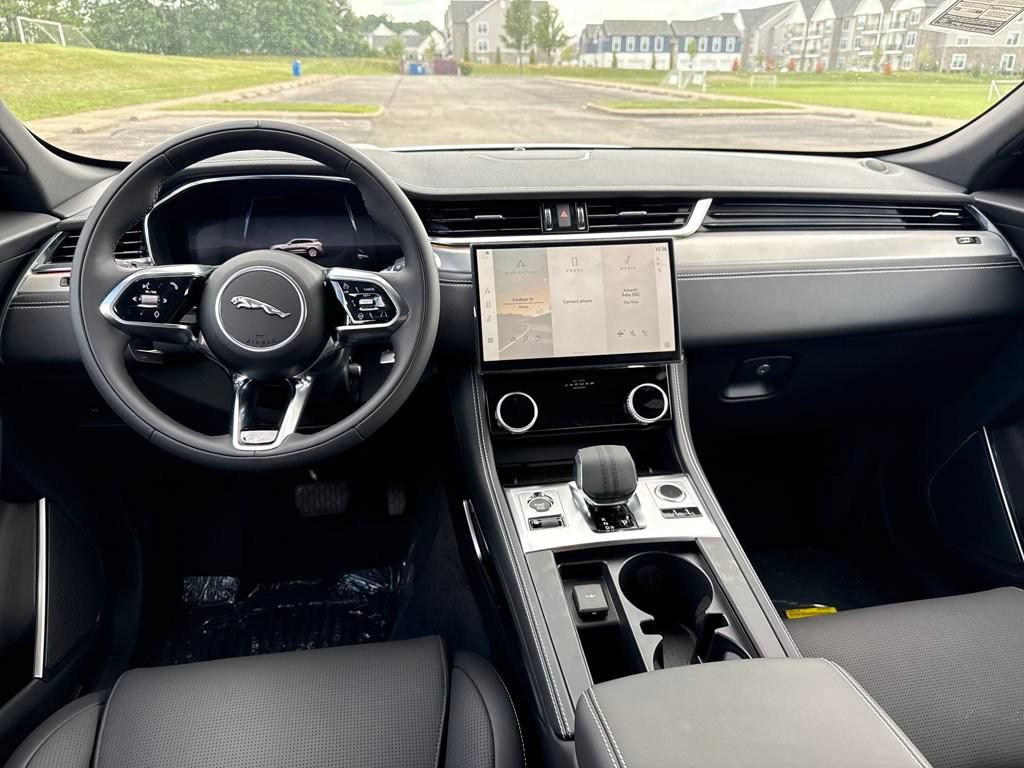 New 2026 Jaguar F-PACE R-Dynamic S AWD/4WD image 10