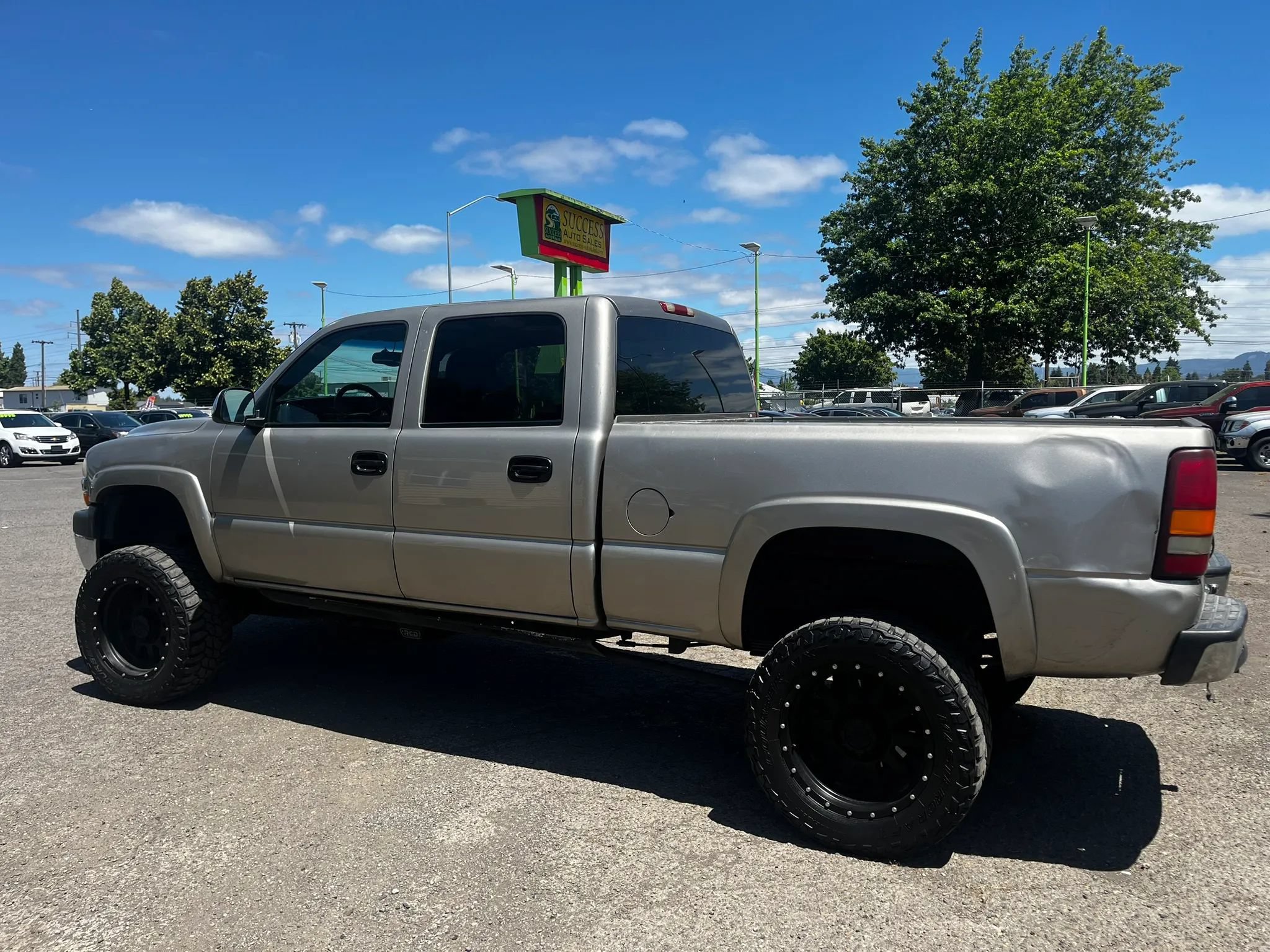 Used 2001 Chevrolet Silverado 2500 LS w/ Off-Road Skid Plate Pkg AWD/4WD image 5