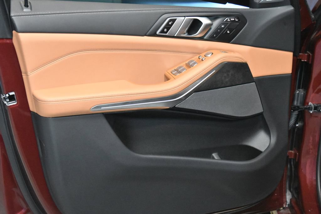 Certified 2025 BMW X7 xDrive40i image 4