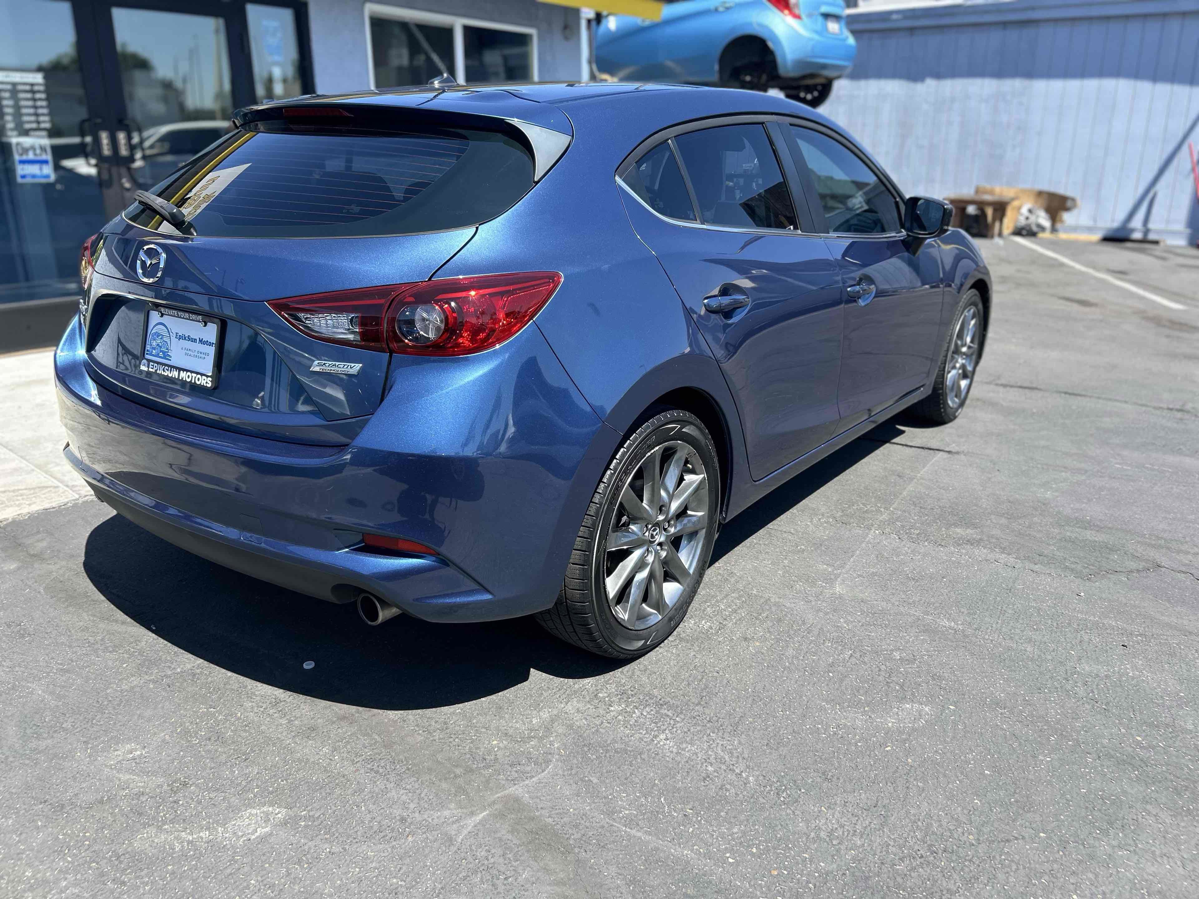Used 2018 MAZDA MAZDA3 Touring image 5