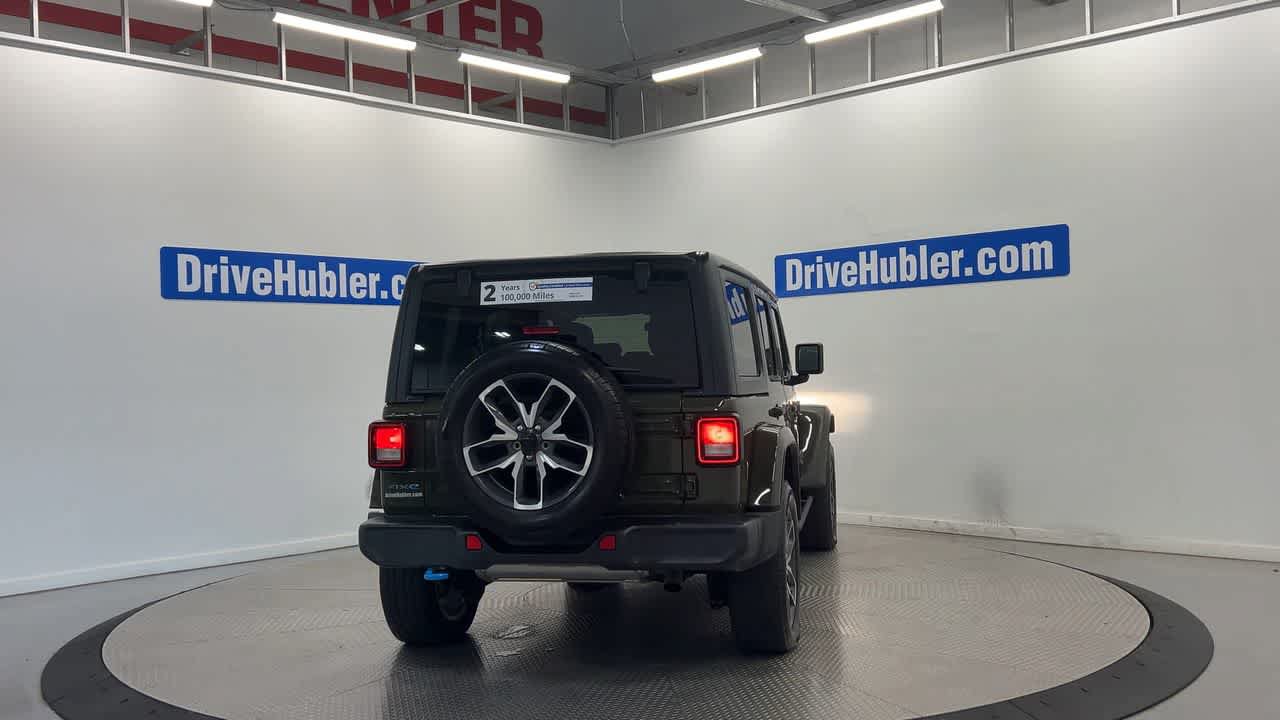 Used 2024 Jeep Wrangler Unlimited w/ Convenience Group AWD/4WD image 9