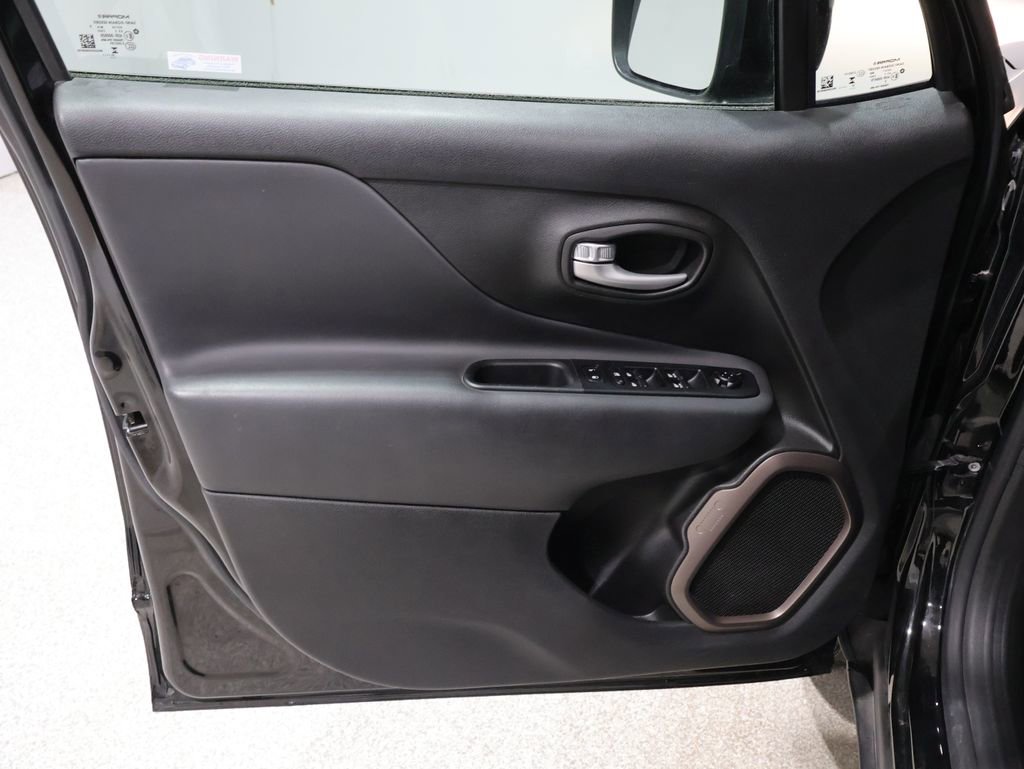 Used 2023 Jeep Renegade Latitude AWD/4WD image 13