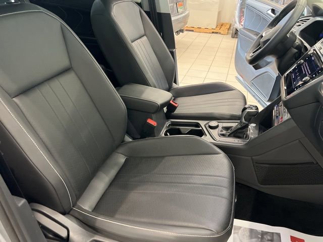 Used 2023 Volkswagen Tiguan SE w/ Panoramic Sunroof Package AWD/4WD image 22