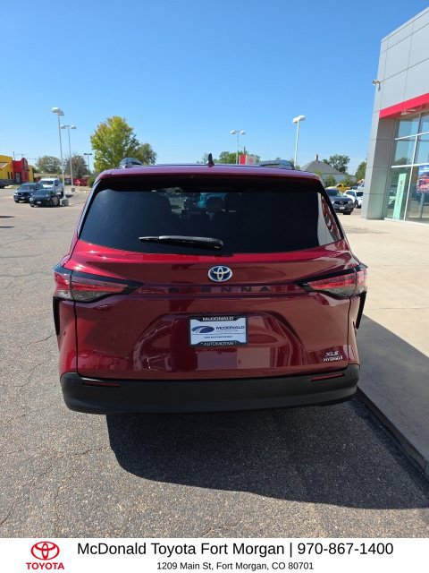 Used 2021 Toyota Sienna XLE FWD image 4