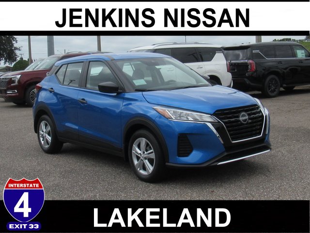 New 2025 Nissan Kicks Play S