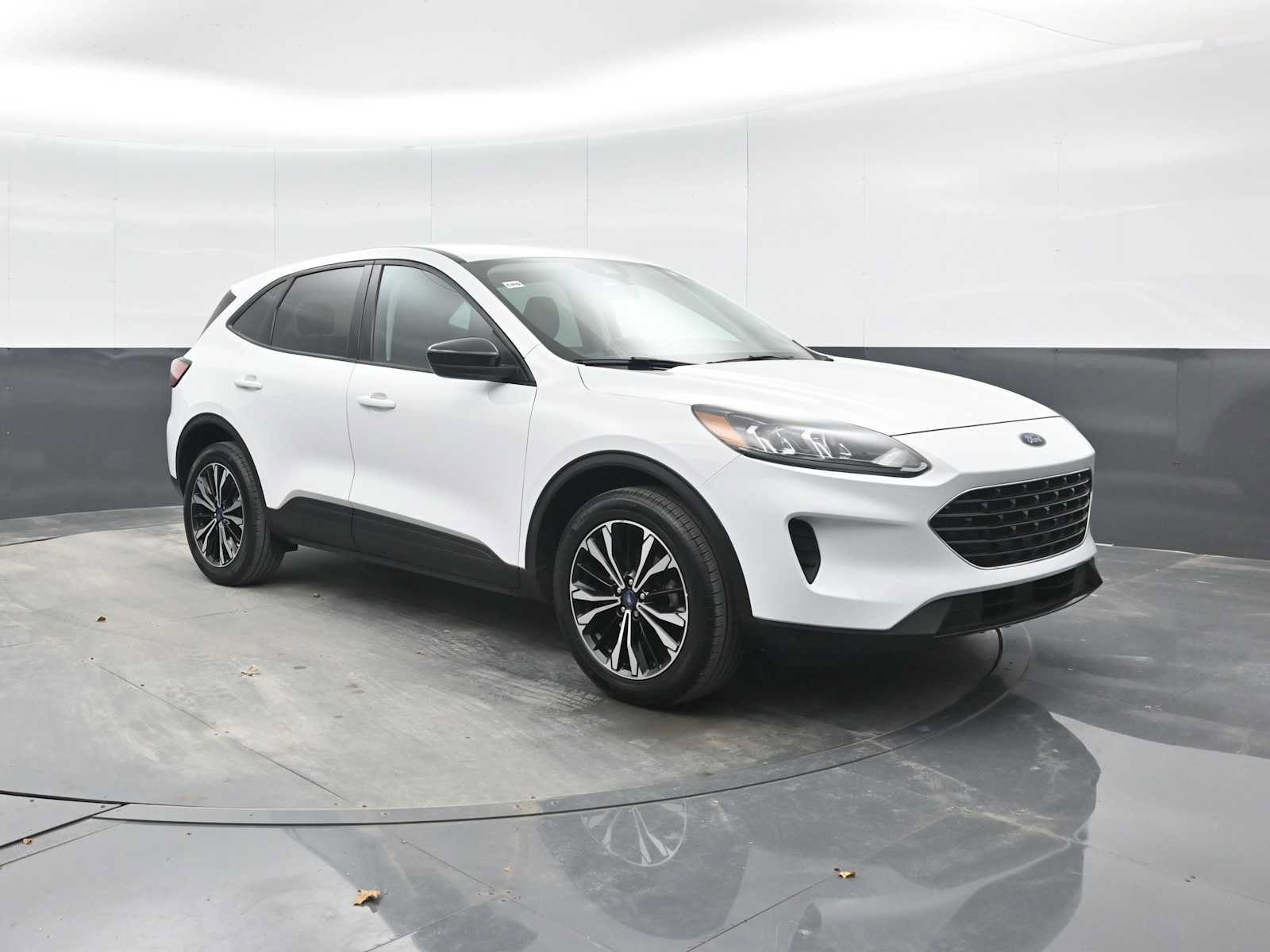 Used 2021 Ford Escape SE w/ SE Sport Appearance Package AWD/4WD image 6