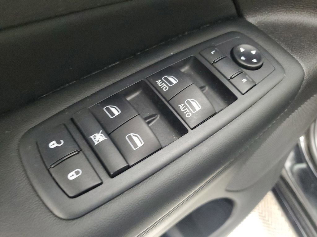 Used 2020 Jeep Grand Cherokee Altitude image 18