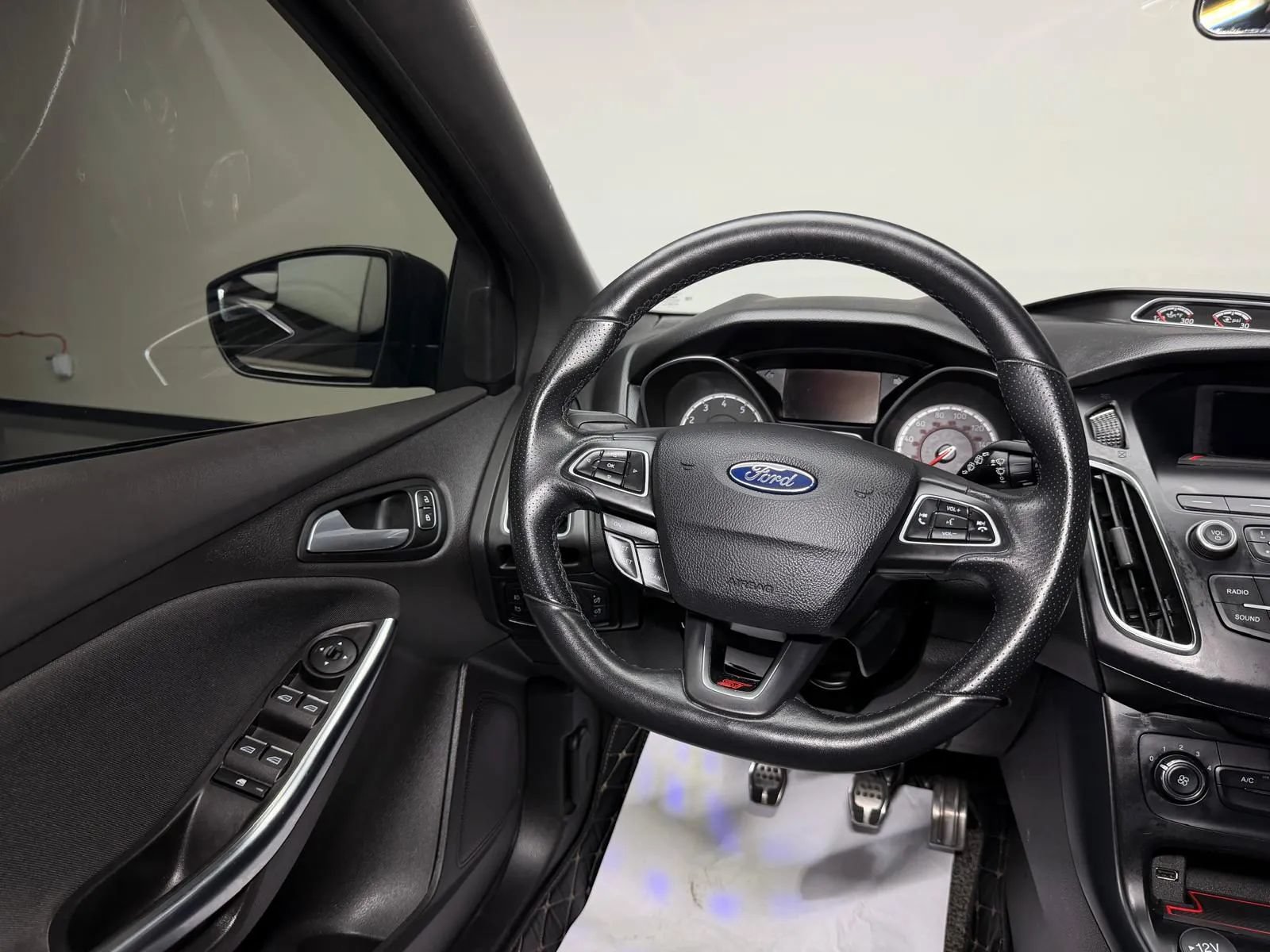 Used 2018 Ford Focus ST FWD image 21