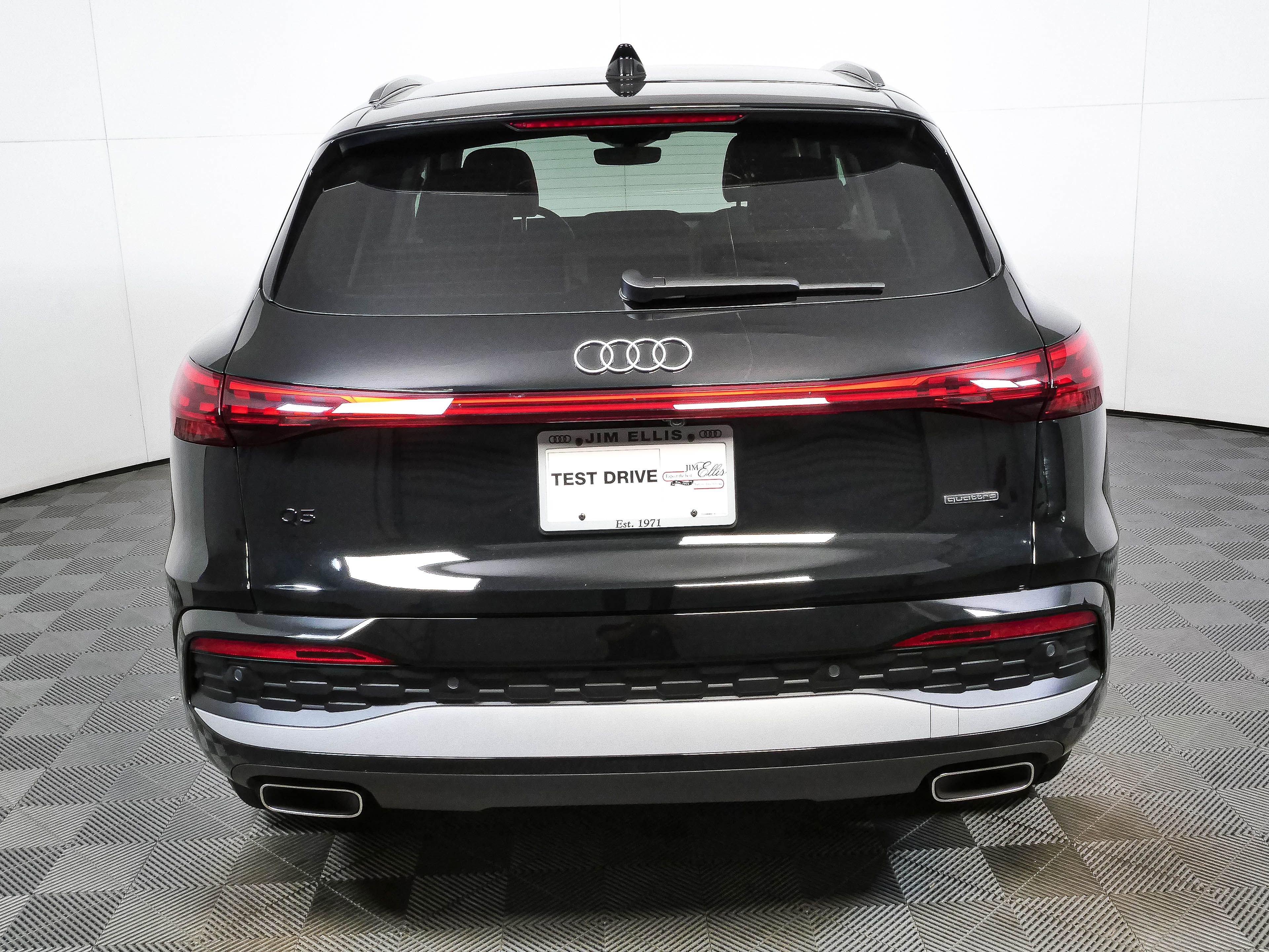 Used 2025 Audi Q5 Premium w/ Convenience Package AWD/4WD image 28