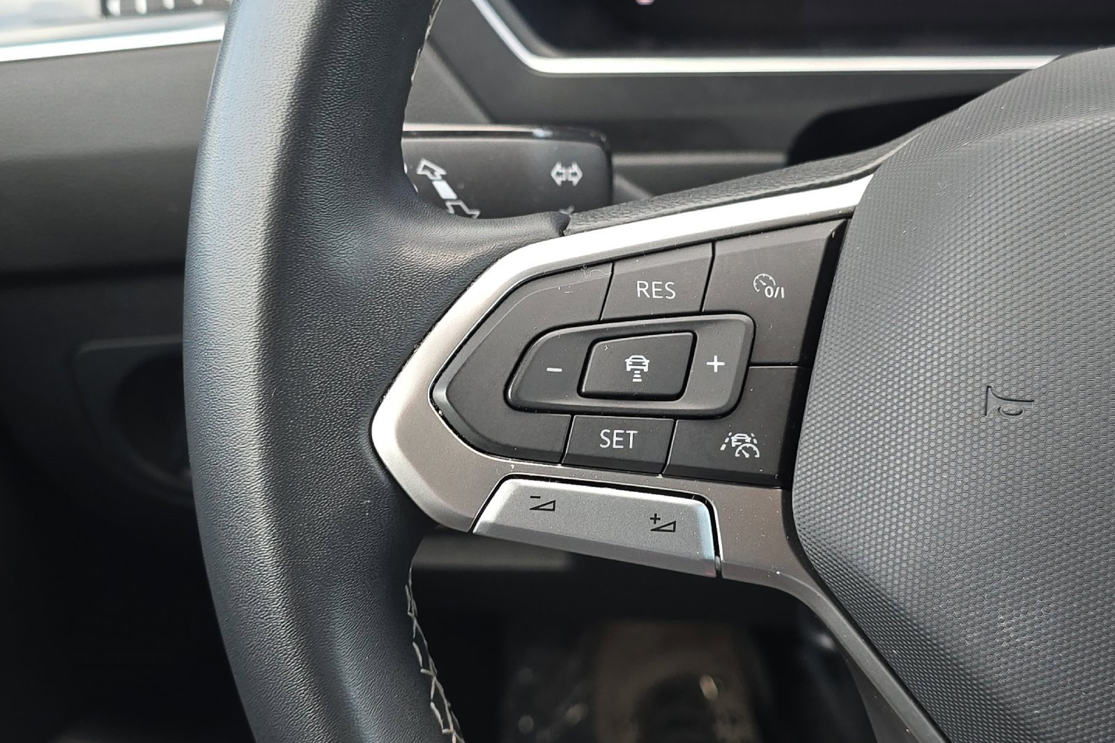 Used 2022 Volkswagen Tiguan SE image 26