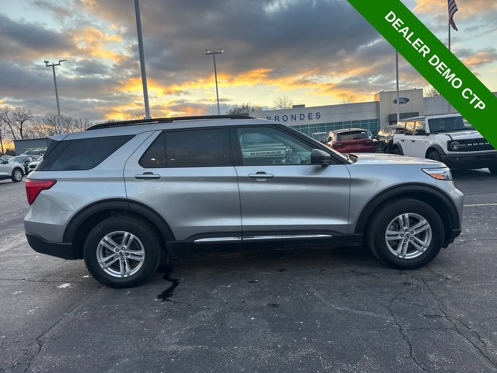 Used 2023 Ford Explorer XLT AWD/4WD image 5