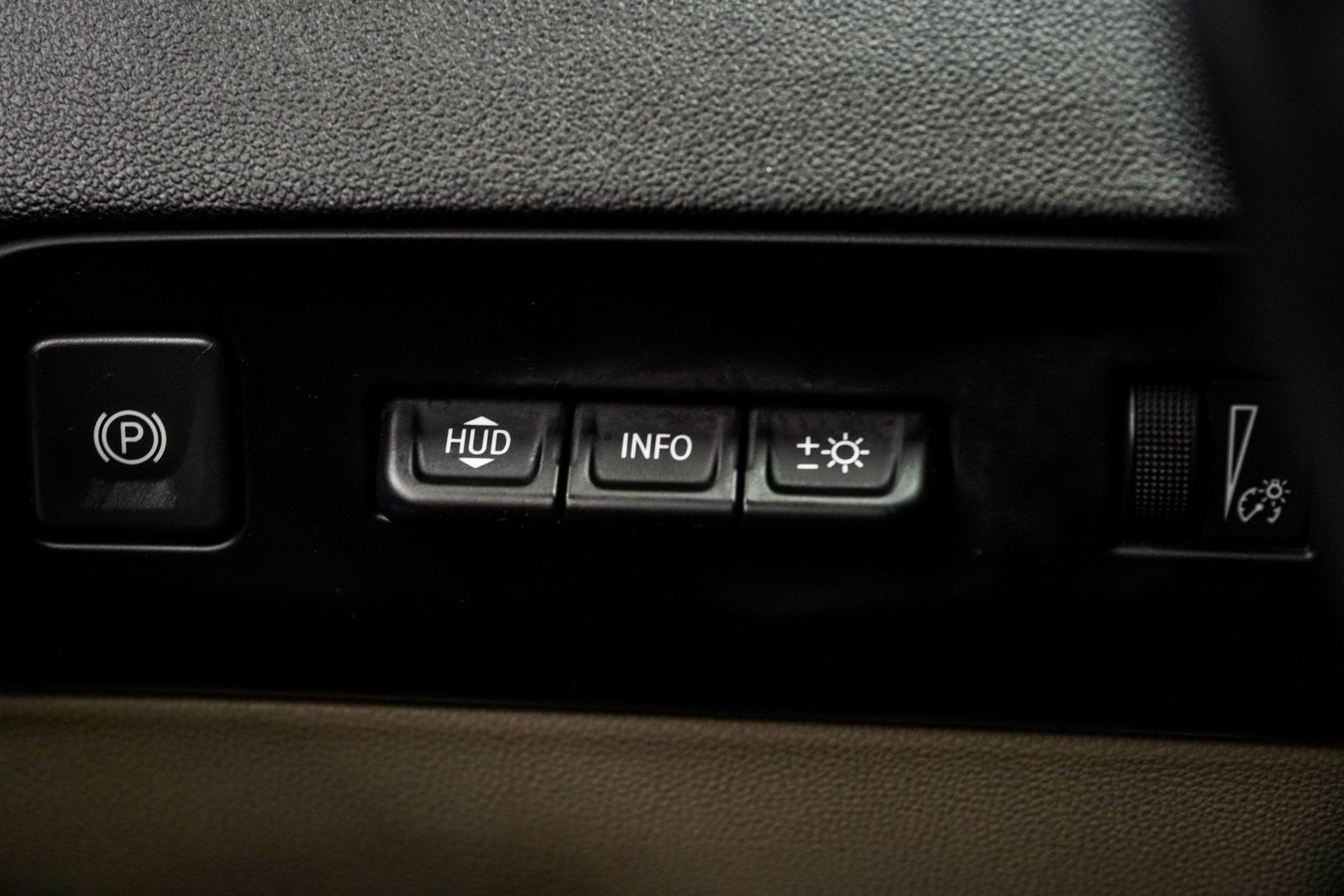 Used 2023 Buick Enclave Avenir image 29