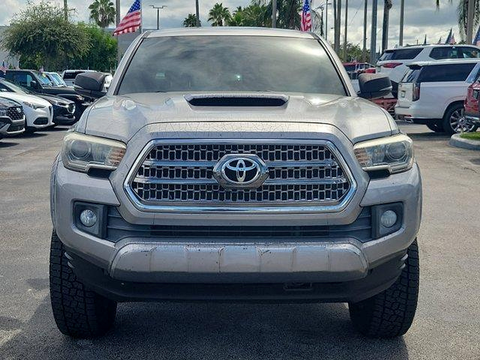Used 2016 Toyota Tacoma TRD Sport w/ Towing Package RWD image 2