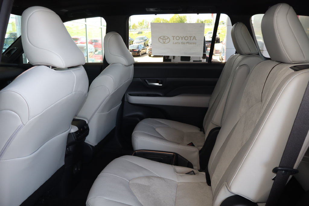 New 2026 Toyota Grand Highlander AWD Hybrid image 40