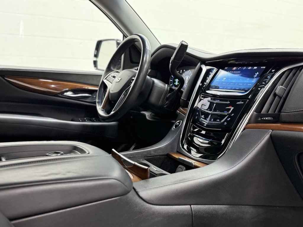 Used 2017 Cadillac Escalade Premium Luxury w/ LPO, Radiant Package image 33