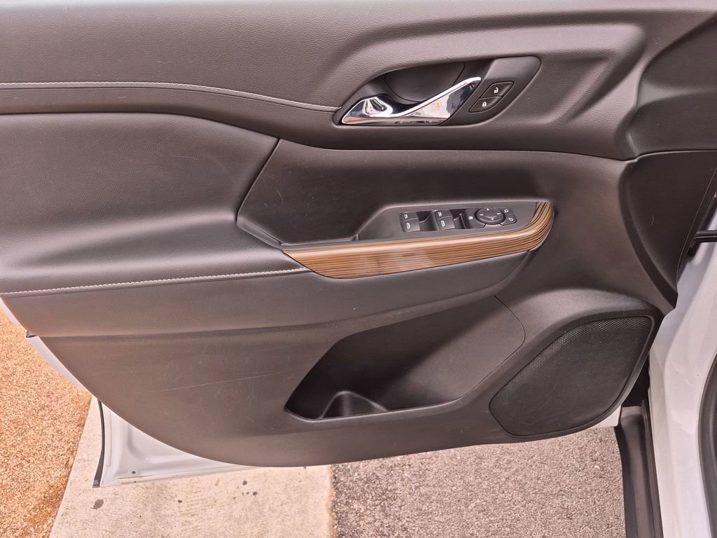 Used 2021 GMC Acadia SLE FWD image 19
