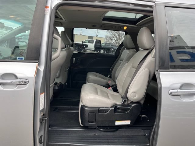 Used 2017 Toyota Sienna Limited FWD image 36