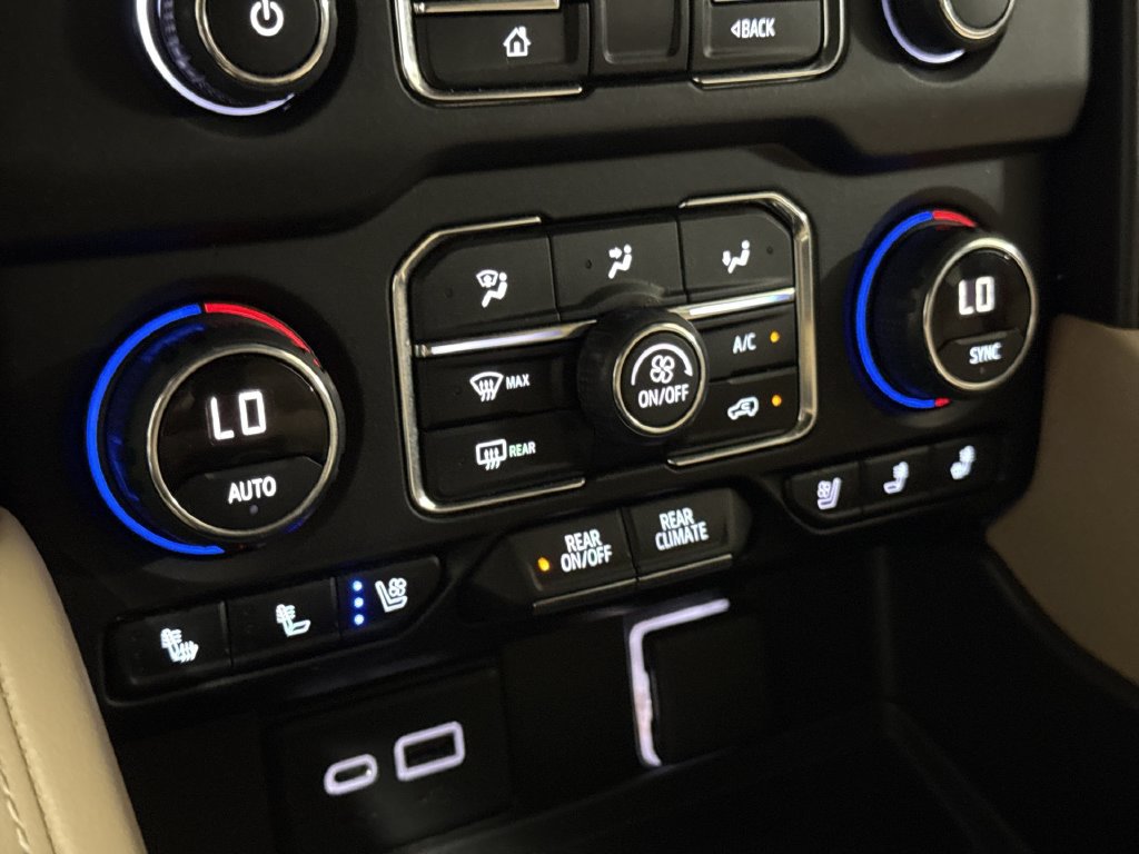 Used 2021 Chevrolet Suburban Premier AWD/4WD image 17