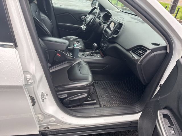 Used 2020 Jeep Cherokee Latitude Plus w/ Cold Weather Group FWD image 6