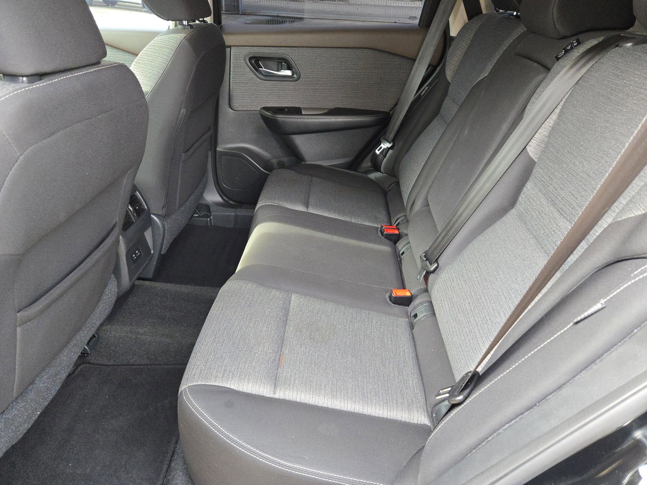 Used 2022 Nissan Rogue SV image 13