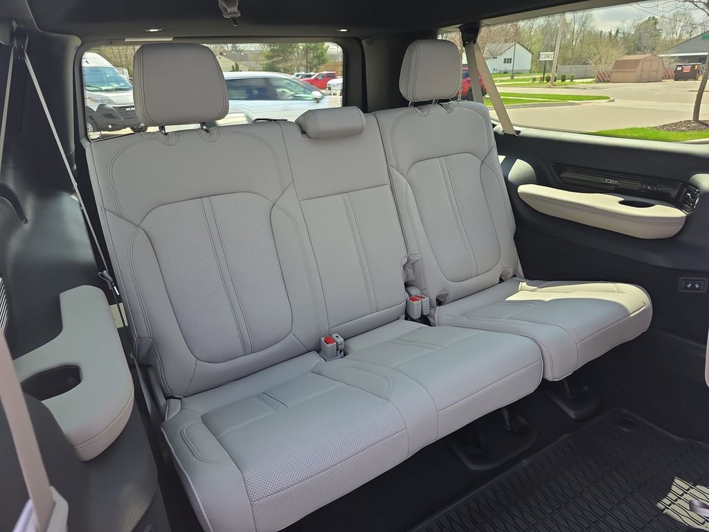 New 2026 Jeep Grand Wagoneer L Summit image 12