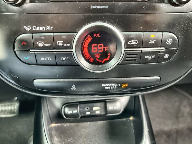 Used 2017 Kia Soul + FWD image 18