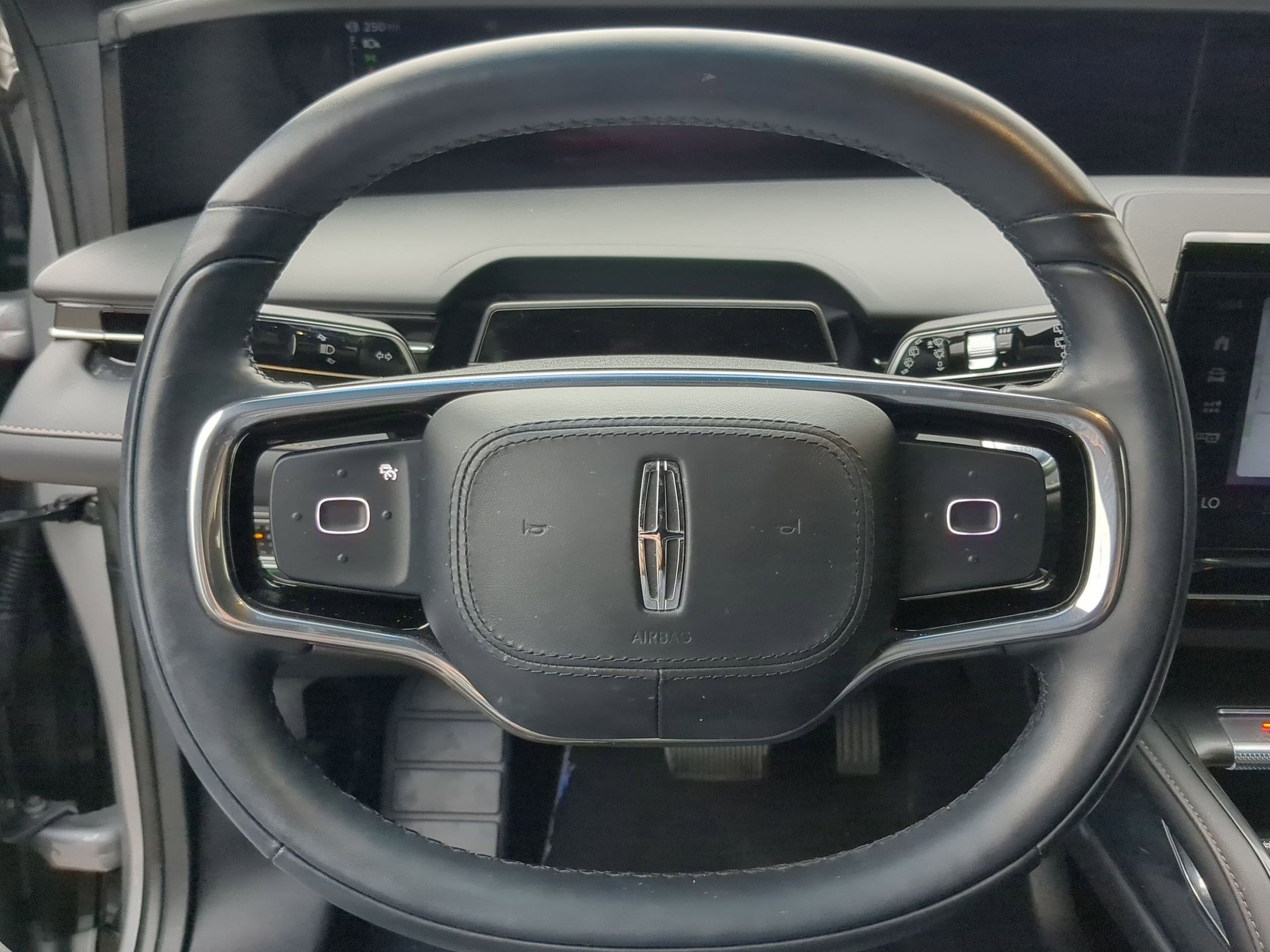 Used 2024 Lincoln Nautilus Reserve w/ Equipment Group 202A image 13