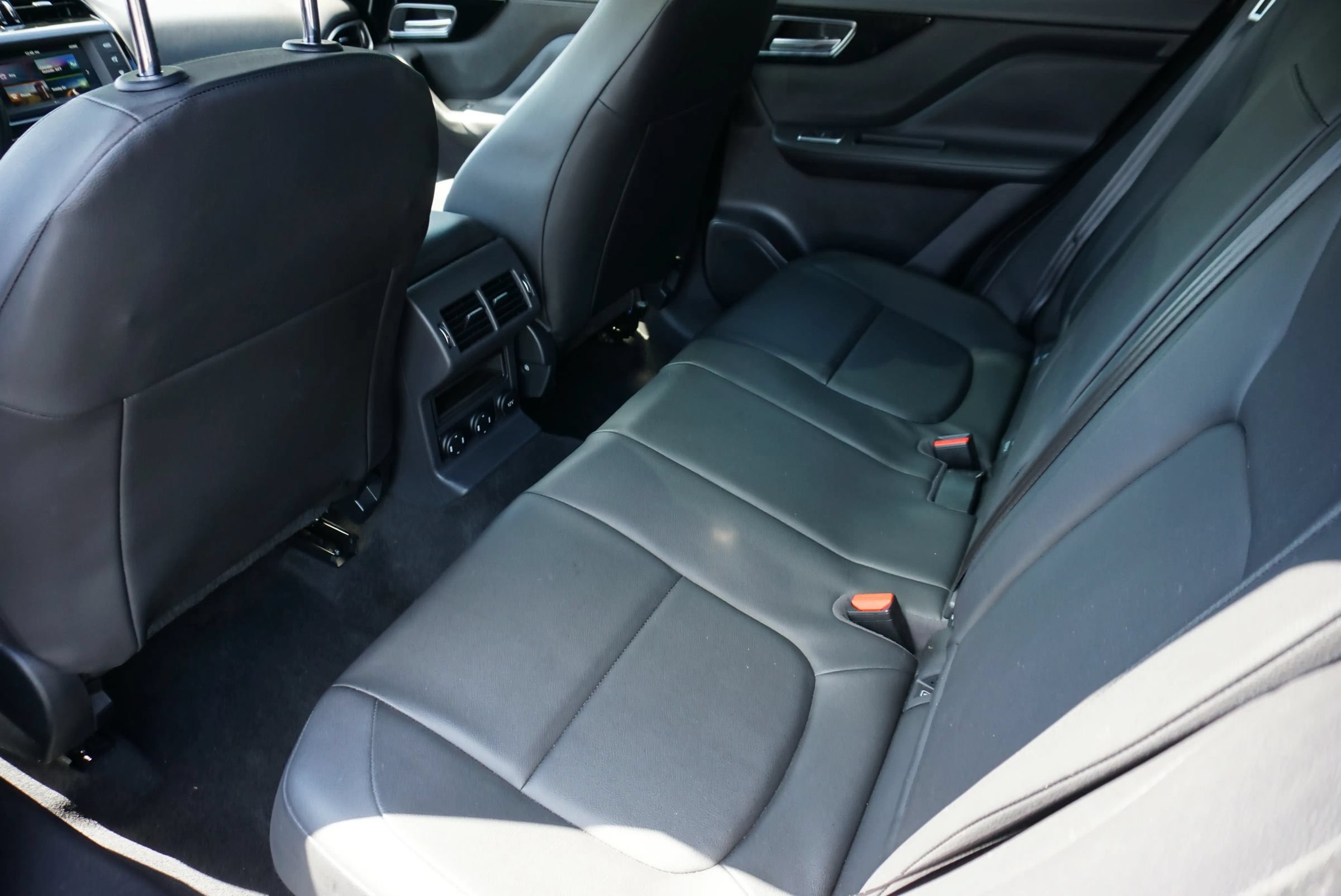 Used 2018 Jaguar F-PACE Premium AWD/4WD image 20