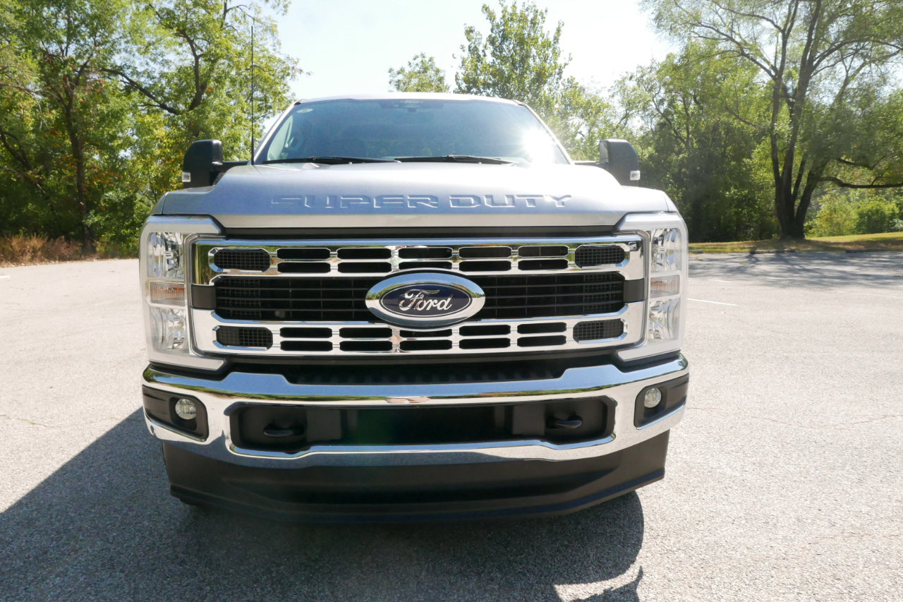 Used 2024 Ford F350 XLT image 3