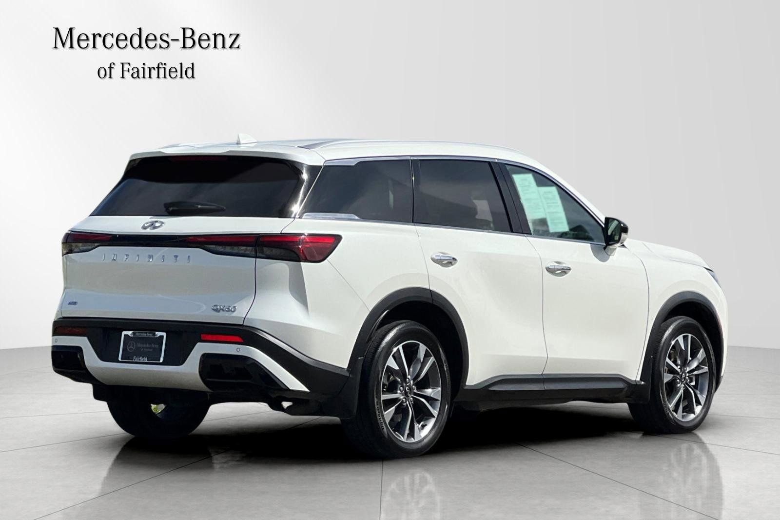 Used 2023 INFINITI QX60 Luxe AWD/4WD image 2