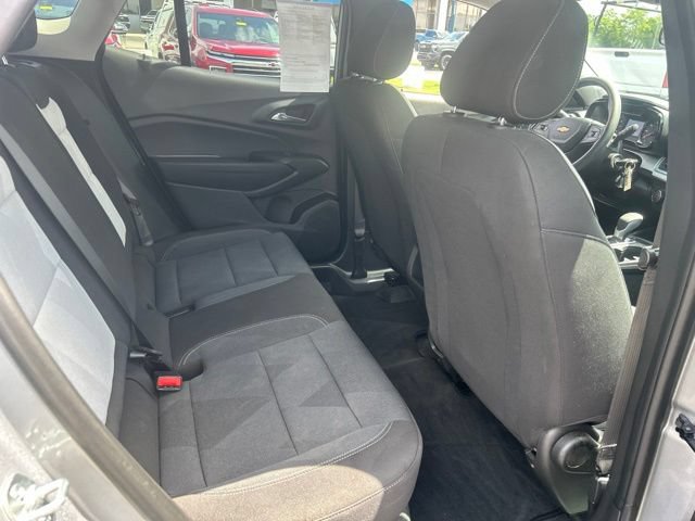 Used 2026 Chevrolet Trax LS w/ LS Convenience Package FWD image 29