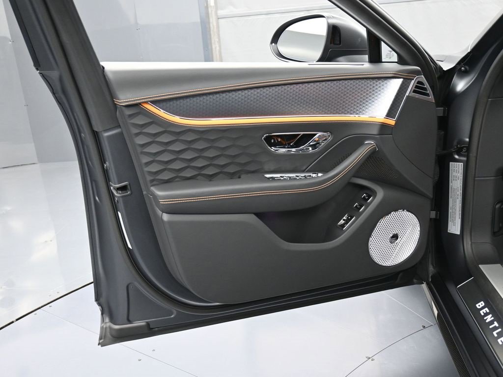 Used 2025 Bentley Flying Spur Plug-In Hybrid image 15