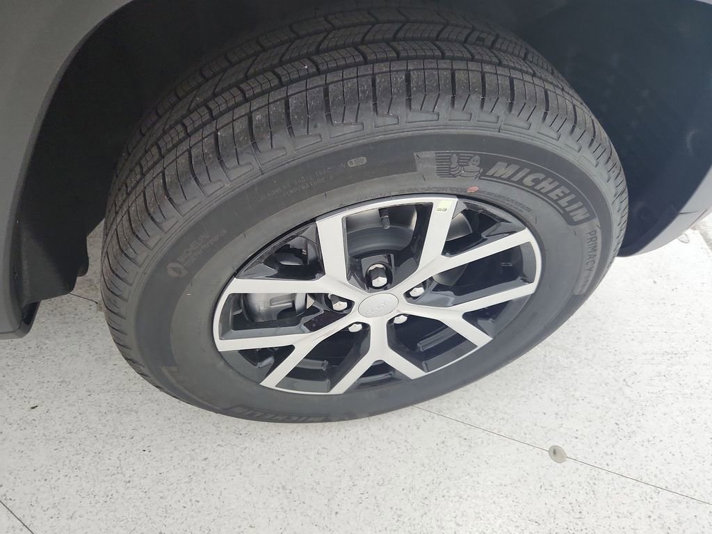 New 2025 Jeep Grand Cherokee L Limited image 35