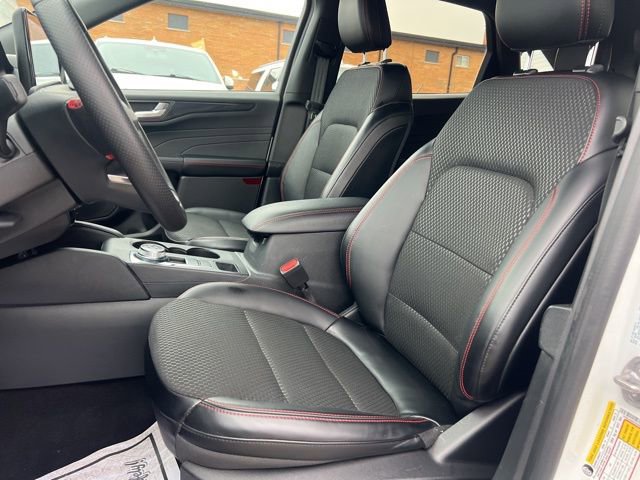 Certified 2024 Ford Escape ST-Line w/ Tech Pack #1 AWD/4WD image 18