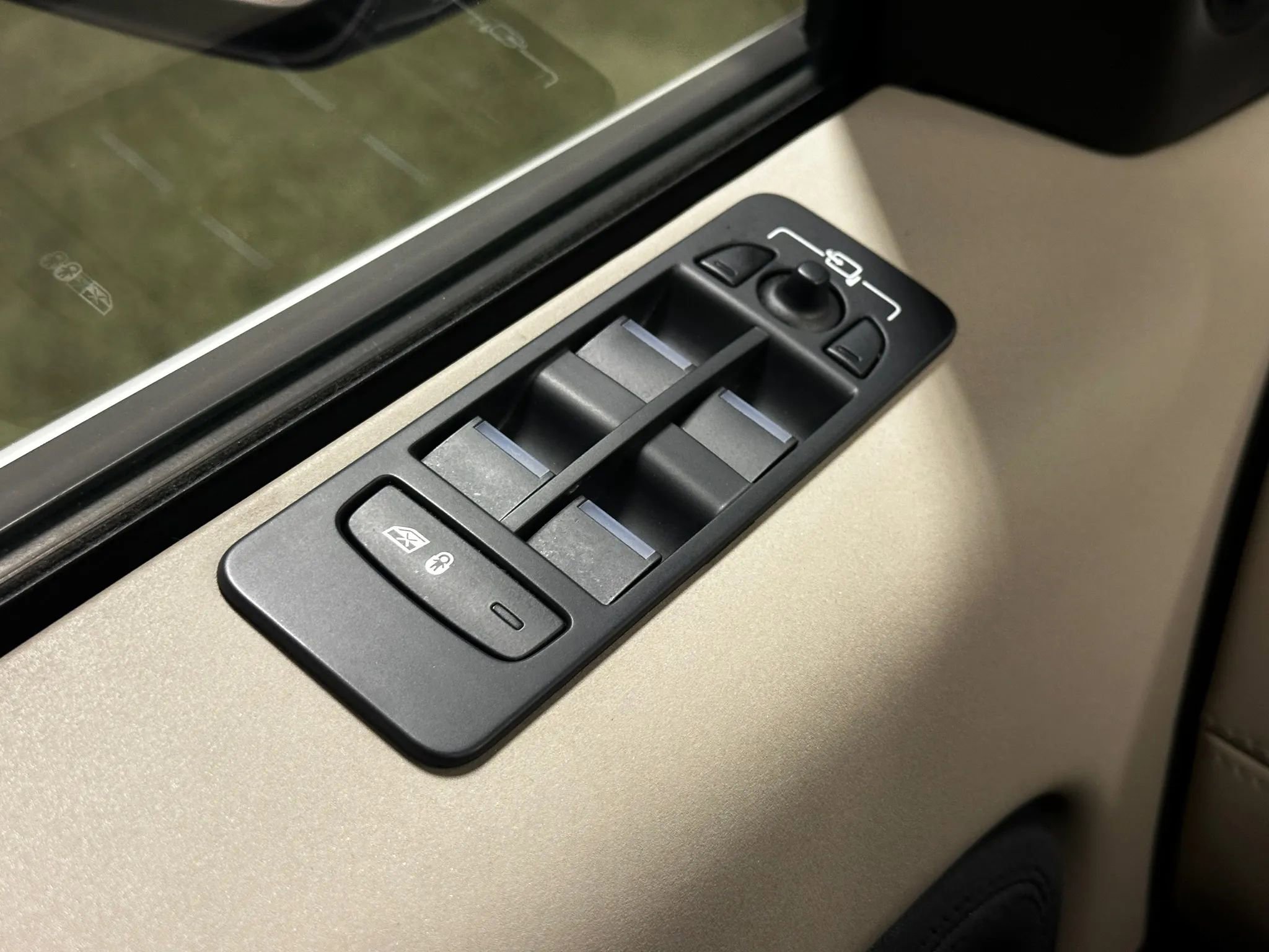 Used 2021 Land Rover Discovery Sport SE image 29