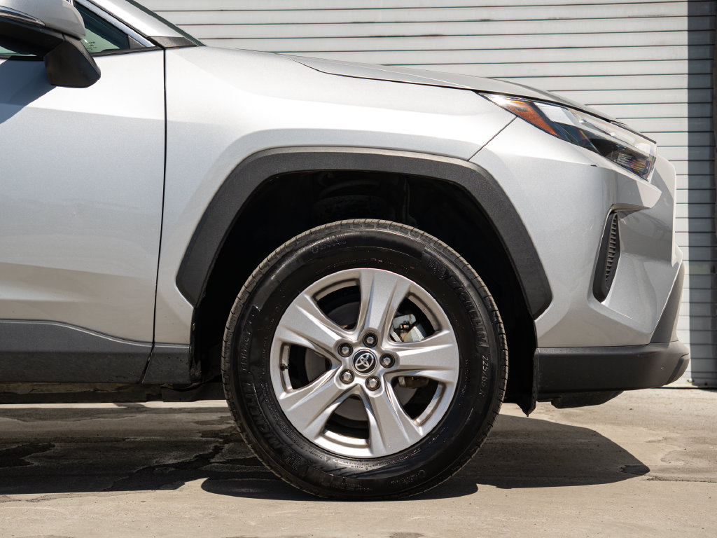 Used 2025 Toyota RAV4 XLE FWD image 22