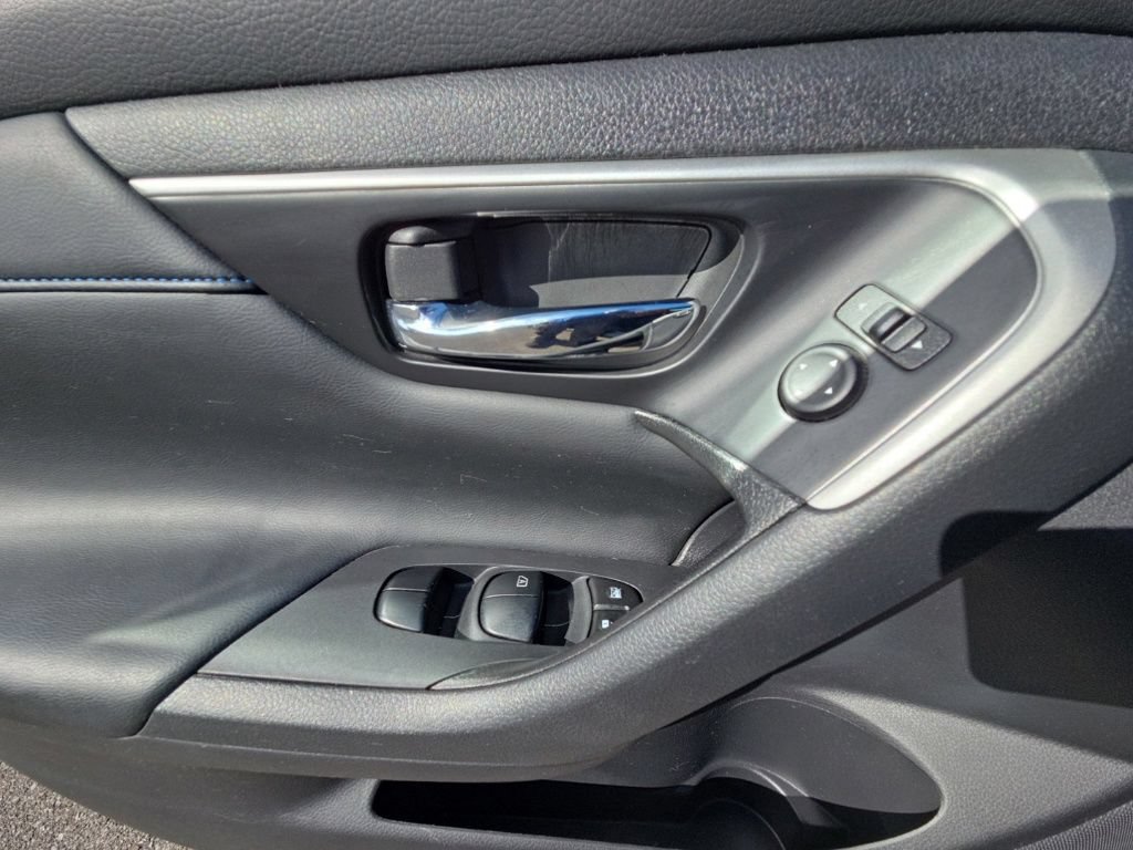 Used 2018 Nissan Altima 2.5 SR FWD image 16