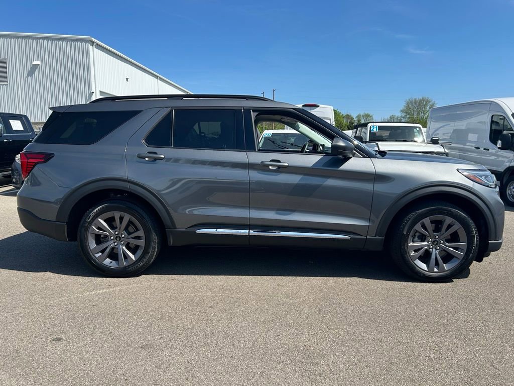 Used 2025 Ford Explorer Active w/ Active Comfort Package AWD/4WD image 9