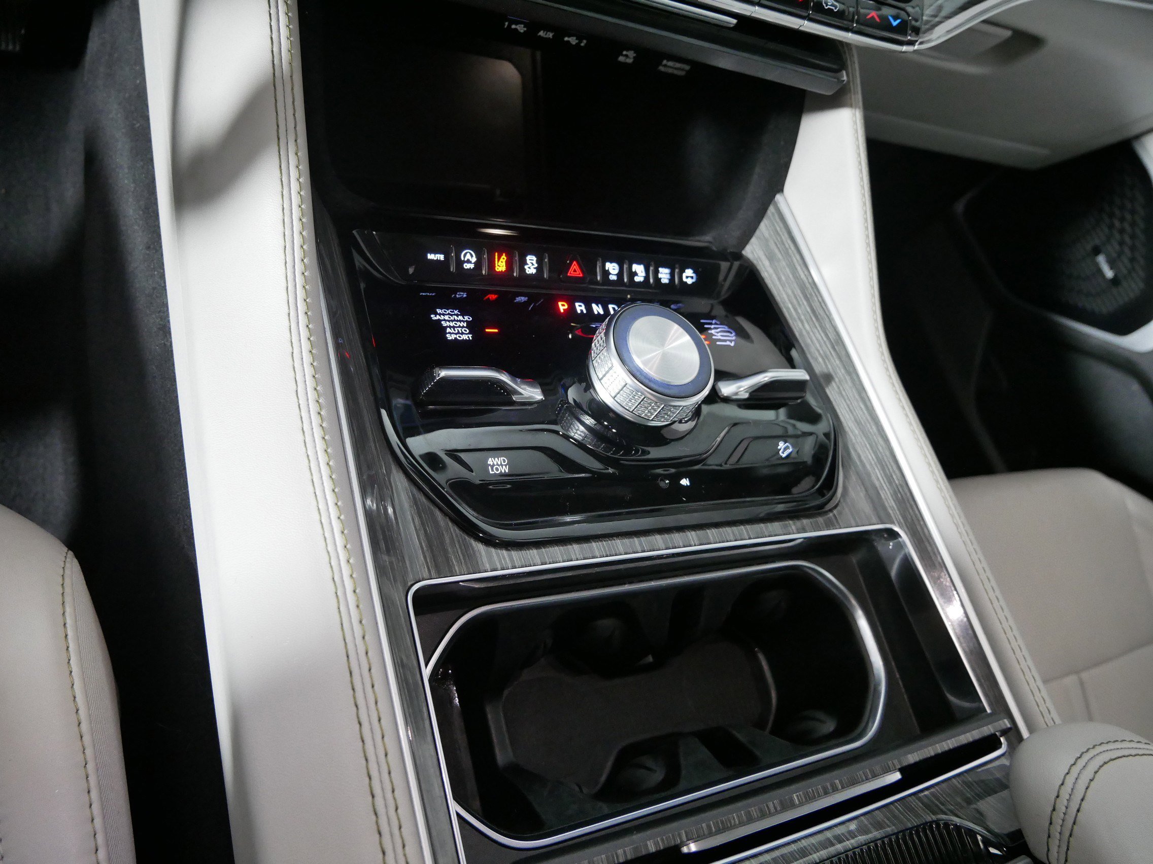 Used 2022 Jeep Wagoneer Series III w/ Premium Group I image 24