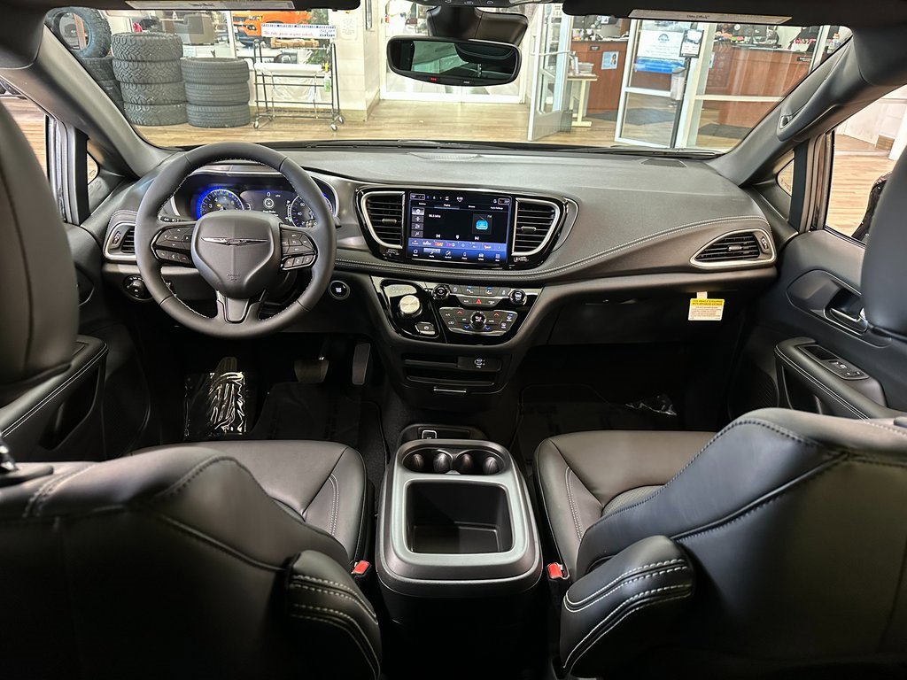 New 2026 Chrysler Pacifica Select w/ S Appearance Package image 12